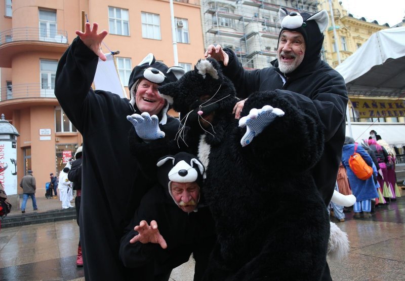 Fašnička povorka na Trgu bana Jelačića u sklopu manifestacije Fašnik vu Zagrebu