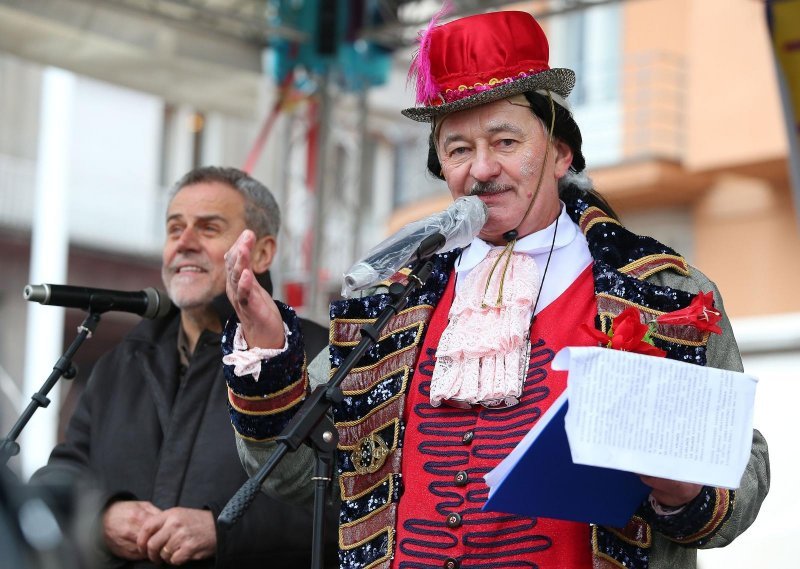 Fašnička povorka na Trgu bana Jelačića u sklopu manifestacije Fašnik vu Zagrebu