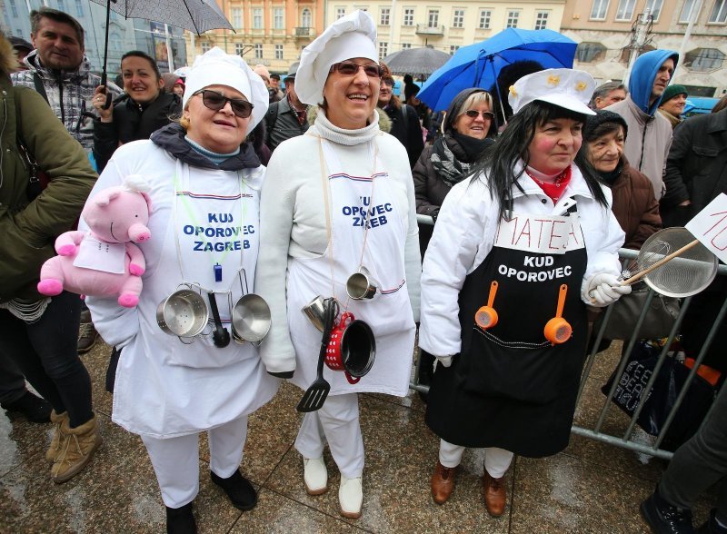 Fašnička povorka na Trgu bana Jelačića u sklopu manifestacije Fašnik vu Zagrebu