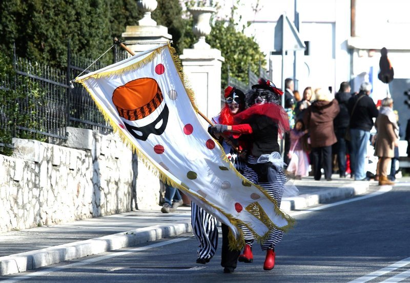 Šibenik: Gradonačelnik Željko Burić predao ključeve grada maškarama