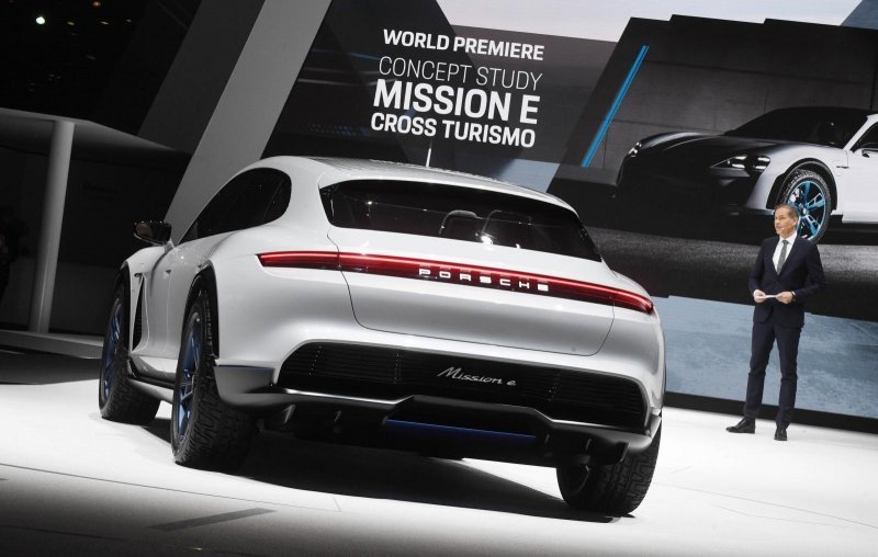 Porsche Mission E Cross Turismo