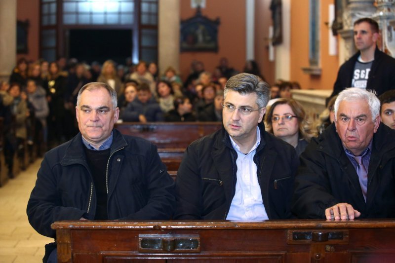 Andrej Plenković na hvarskoj procesiji 'Za križen'