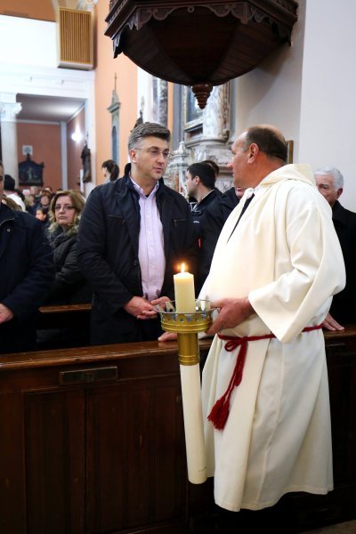 Andrej Plenković na hvarskoj procesiji 'Za križen'