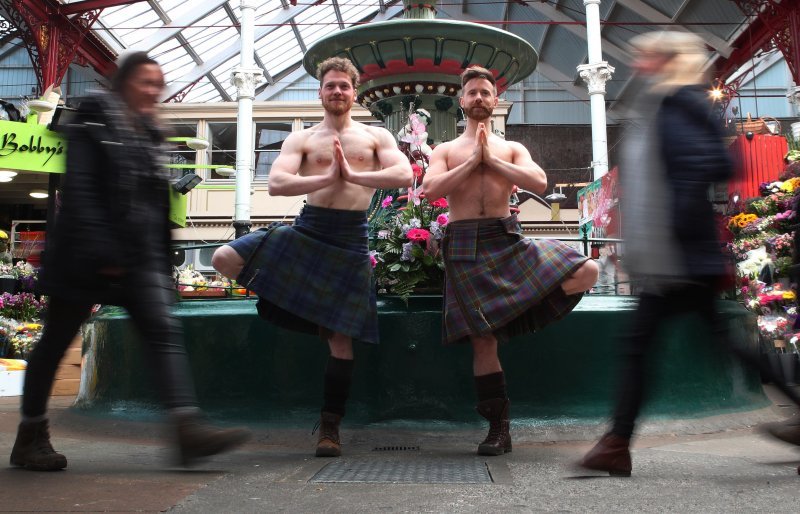 Kilted Yoga - Finlay Wilson i Stephen Winstanley