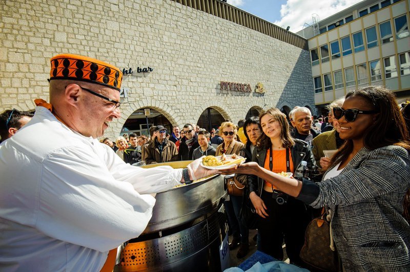 Šibenik: Tradicionalni Uskrsni doručak na Trgu Petra Šubića