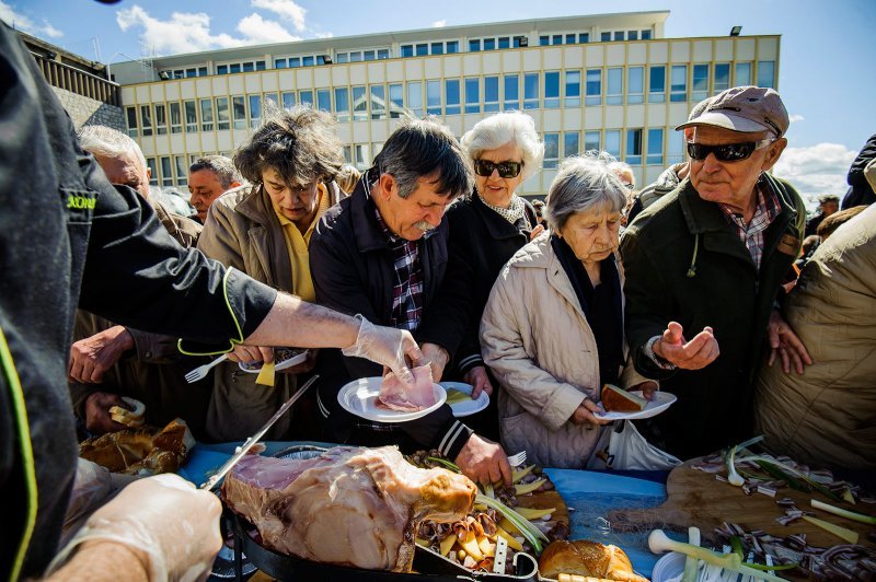 Šibenik: Tradicionalni Uskrsni doručak na Trgu Petra Šubića