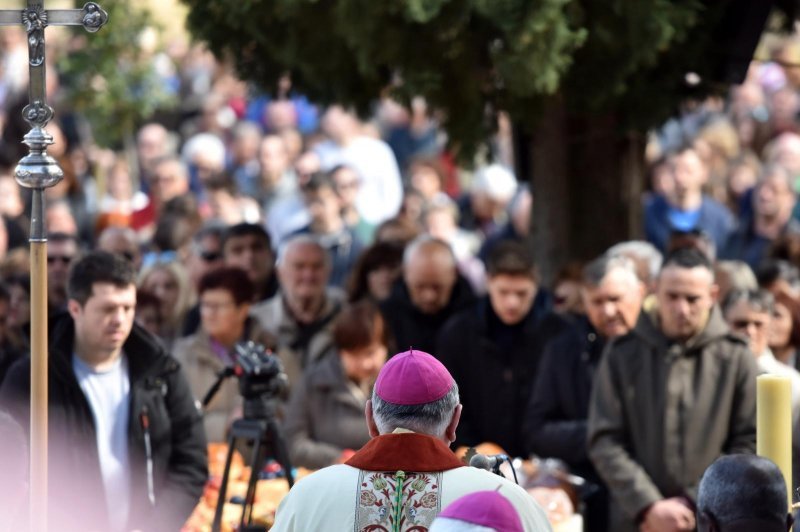 Skradin: Uskrsni Emaus ili misa u prirodi, misa zajedništva, u Nacionalnom parku Krka