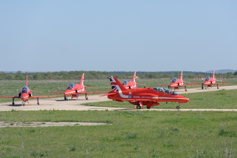 Akrobatska grupa Red Arrows u posjetu Krilima Oluje u Zemuniku