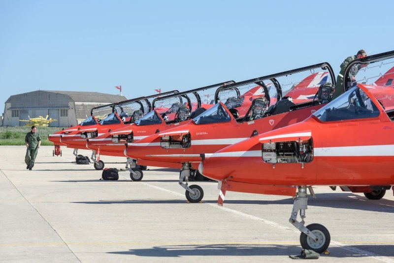 Akrobatska grupa Red Arrows u posjetu Krilima Oluje u Zemuniku