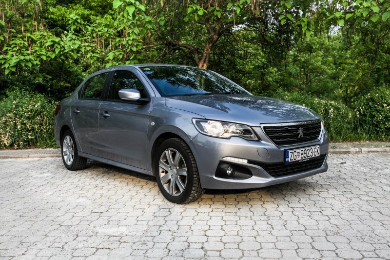 Peugeot 301 1.6 BlueHDi 100 Allure