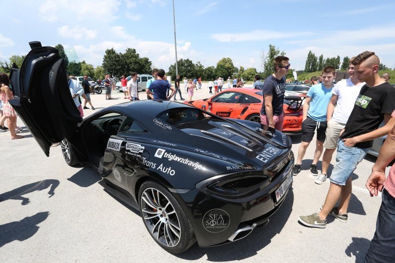 Pink Wing karavana supersportskih automobila posjetila Aquatiku