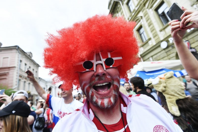 Navijači u Nižnji Novgorodu prije utakmice s Danskom