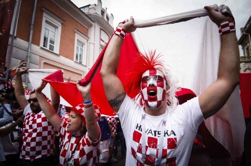 Navijači u Nižnji Novgorodu prije utakmice s Danskom