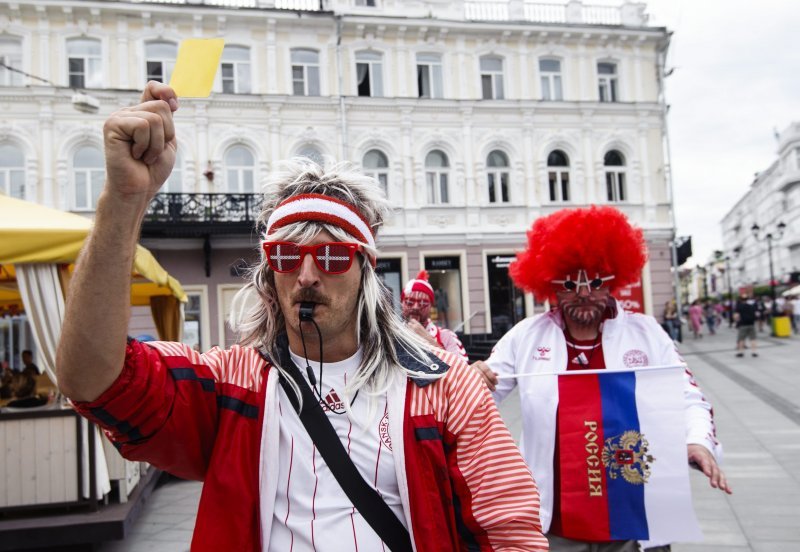 Navijači u Nižnji Novgorodu prije utakmice s Danskom