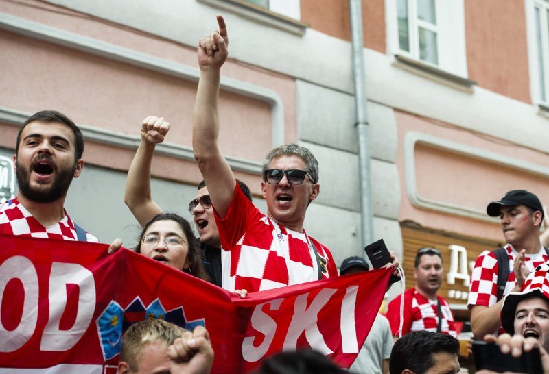 Navijači u Nižnji Novgorodu prije utakmice s Danskom