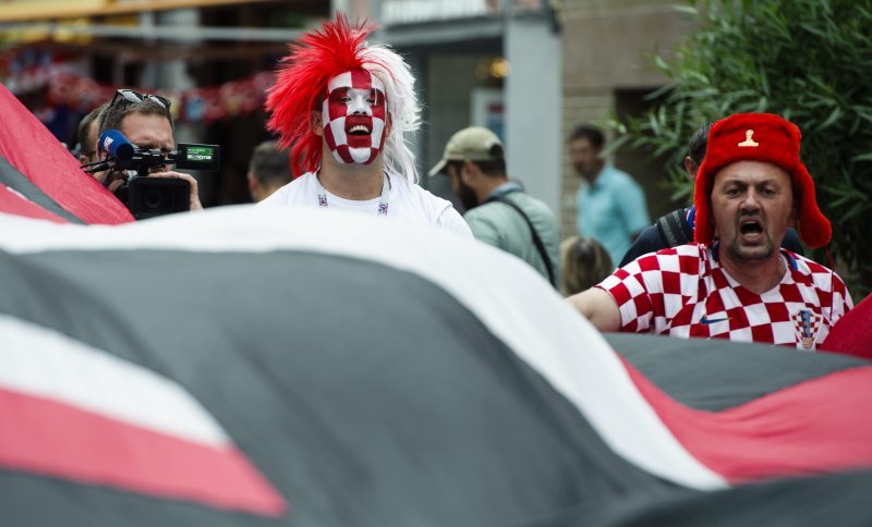 Navijači u Nižnji Novgorodu prije utakmice s Danskom