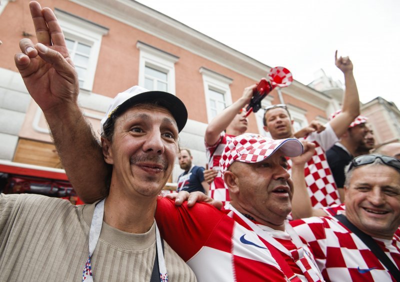 Navijači u Nižnji Novgorodu prije utakmice s Danskom