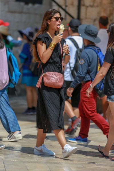 Zanosne ljepotice u šetnji Dubrovnikom