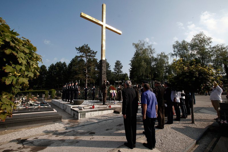 Predstavnici državnog vrha na Mirogoju su položili vijence povodom Dana pobjede