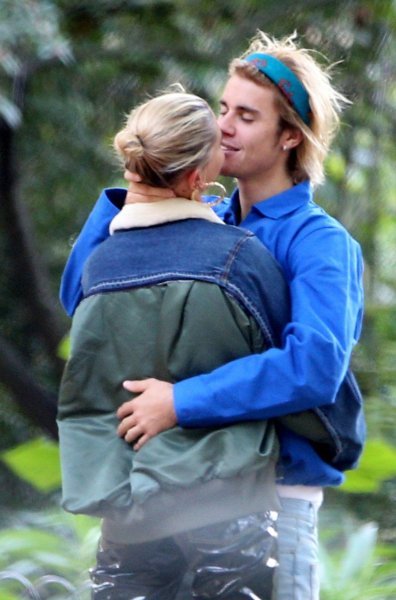 Justin Bieber i Hailey Baldwin ulovljeni u strastvenom zagrljaju