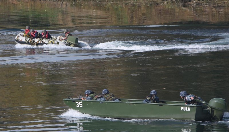 Vježba pripreme i svladavanja vodene zapreke kroz izlazak na vodenu zapreku