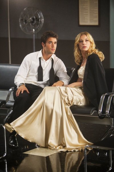 Emily VanCamp i Josh Bowman