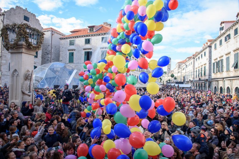 Dječja Nova godina na Stradunu uz Tonija Cetinskog i Ninu Badrić