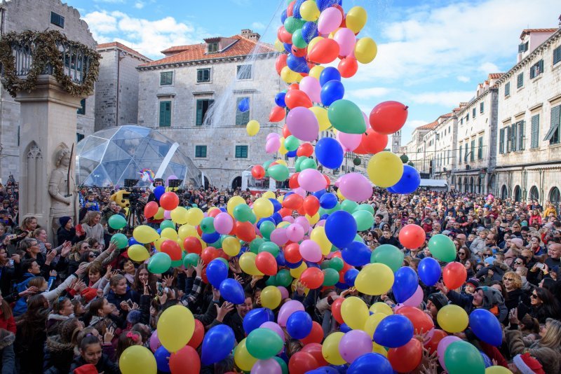 Dječja Nova godina na Stradunu uz Tonija Cetinskog i Ninu Badrić