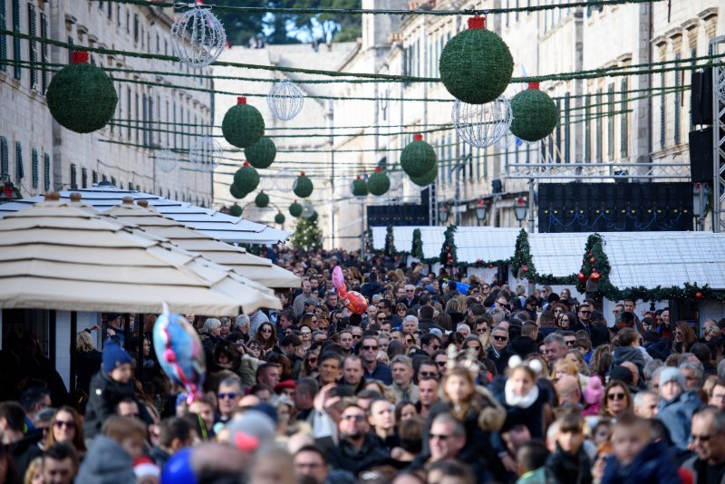 Dječja Nova godina na Stradunu uz Tonija Cetinskog i Ninu Badrić