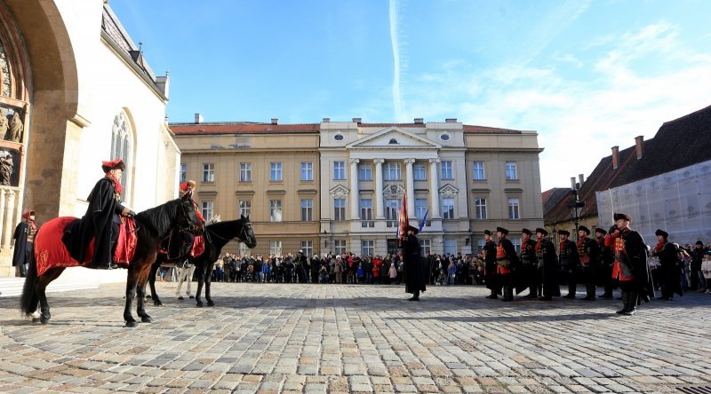 Novogodišnja smjena straže vojno povijesne postrojbe Počasne satnije Kravat pukovnije