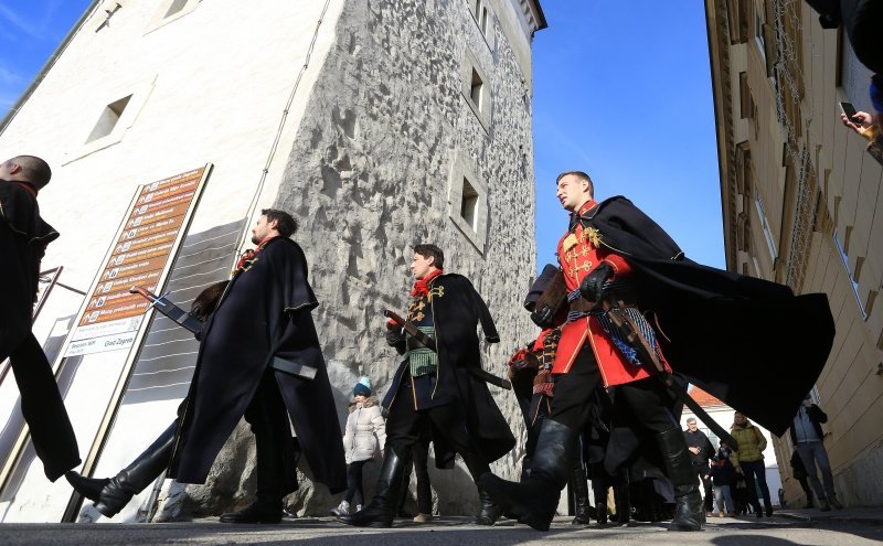 Novogodišnja smjena straže vojno povijesne postrojbe Počasne satnije Kravat pukovnije