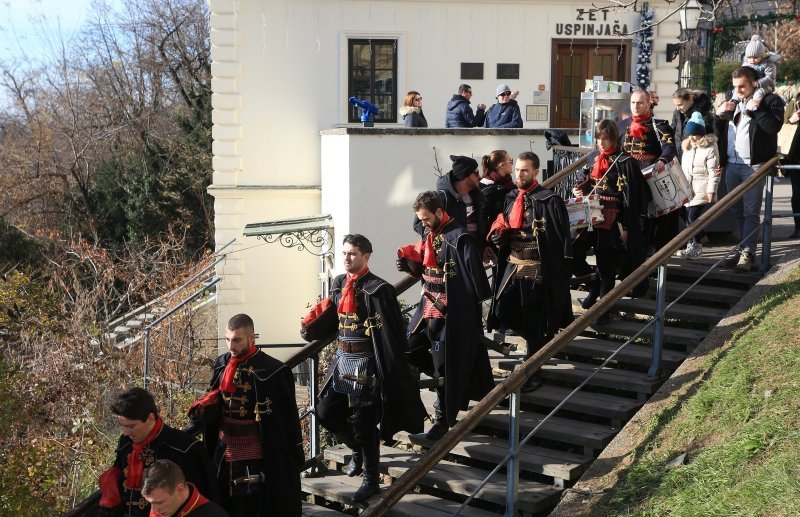 Novogodišnja smjena straže vojno povijesne postrojbe Počasne satnije Kravat pukovnije