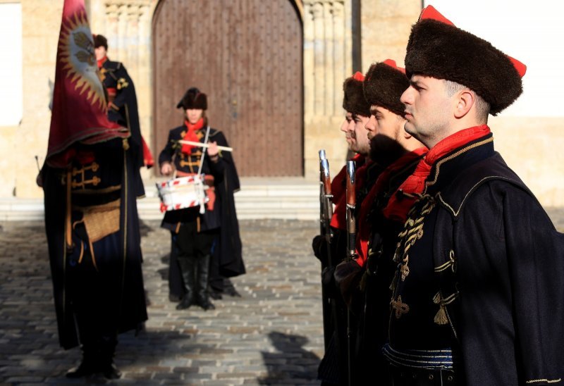 Novogodišnja smjena straže vojno povijesne postrojbe Počasne satnije Kravat pukovnije