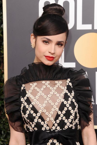 Sofia Carson u haljini Giambattiste Vallija