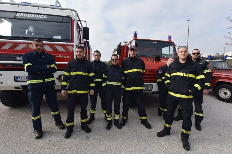 DVD Tisno organizirao prosvjed podrške za slučaj stradalog vatrogasca Franu Lučića