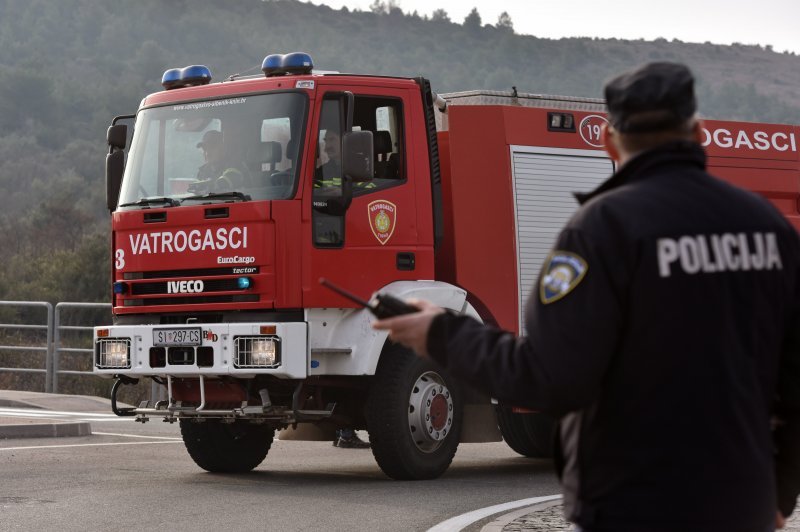 DVD Tisno organizirao prosvjed podrške za slučaj stradalog vatrogasca Franu Lučića