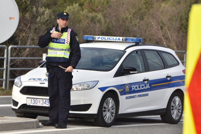 DVD Tisno organizirao prosvjed podrške za slučaj stradalog vatrogasca Franu Lučića