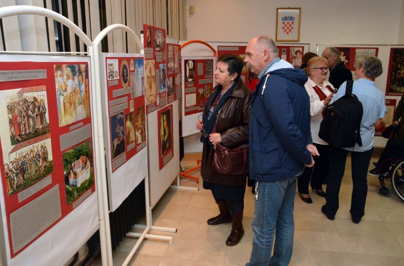 U Slavonskom Brodu otvorena izložba 'Vladarice hrvatskih povijesnih prostora'