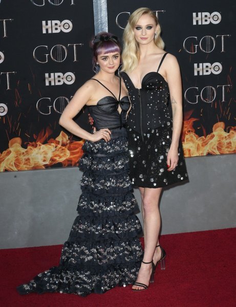 Maisie Williams i Sophie Turner