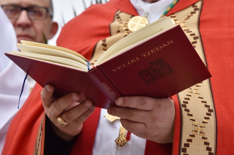 Šibenik: Biskup Tomislav Rogić u procesiji na Cvjetnicu blagoslovio maslinove grančice