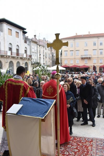 Pula: Procesija kroz grad i misa u katedrali povodom blagdana Cvjetnice