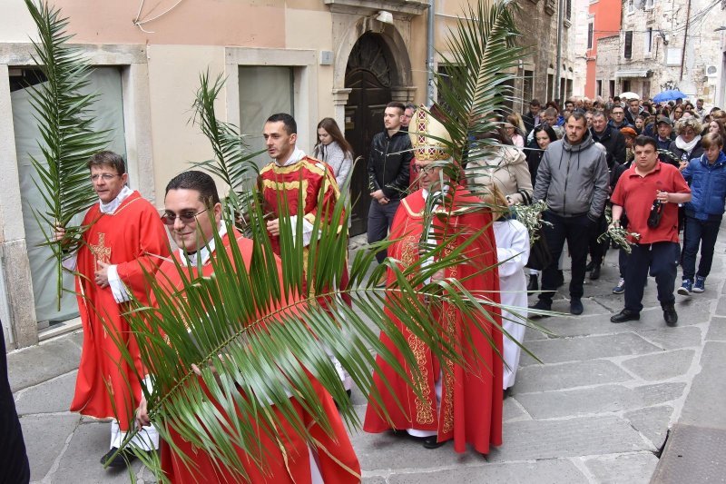 Pula: Procesija kroz grad i misa u katedrali povodom blagdana Cvjetnice