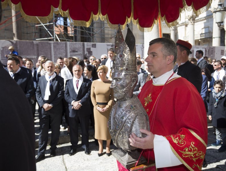 Predsjednica Kolinda Grabar Kitarović u procesiji sv. Dujma u Splitu