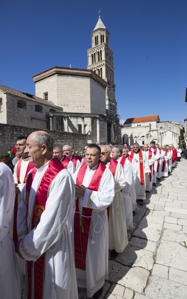 Predsjednica Kolinda Grabar Kitarović u procesiji sv. Dujma u Splitu