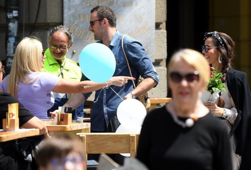 Igor i Olja Vori sa djecom prošetali gradom