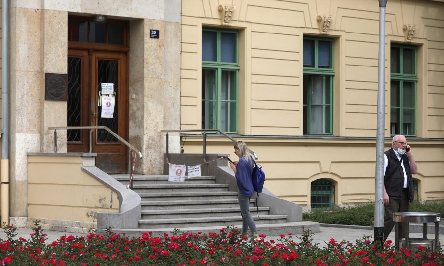 Ginekologija U Vinogradskoj Preuzima Pacijentice Iz KB-a Merkur; Evo ...