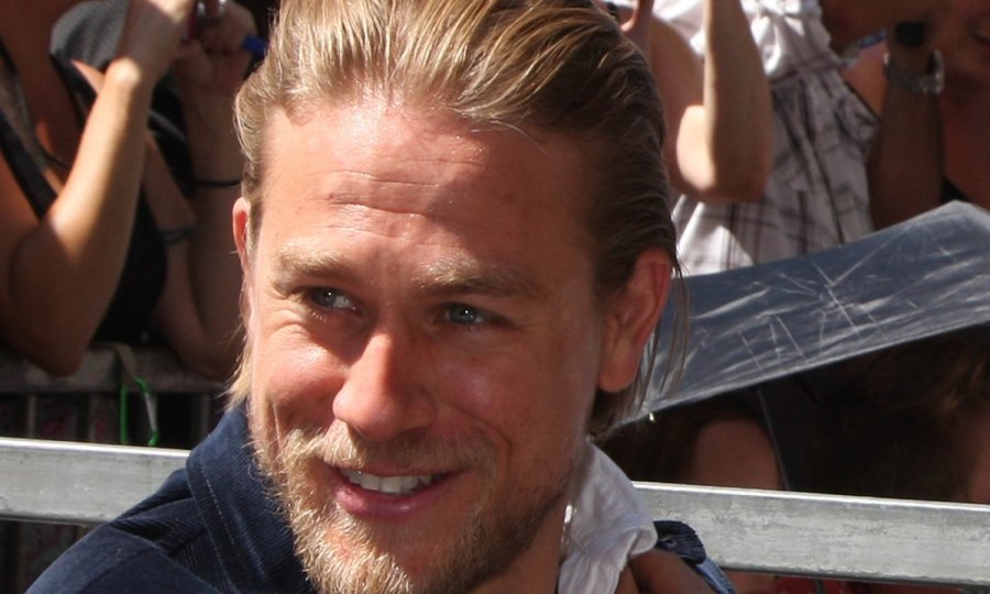 Glumac Charlie Hunnam Kondiciju Odrzava Vođenjem Ljubavi Tportal