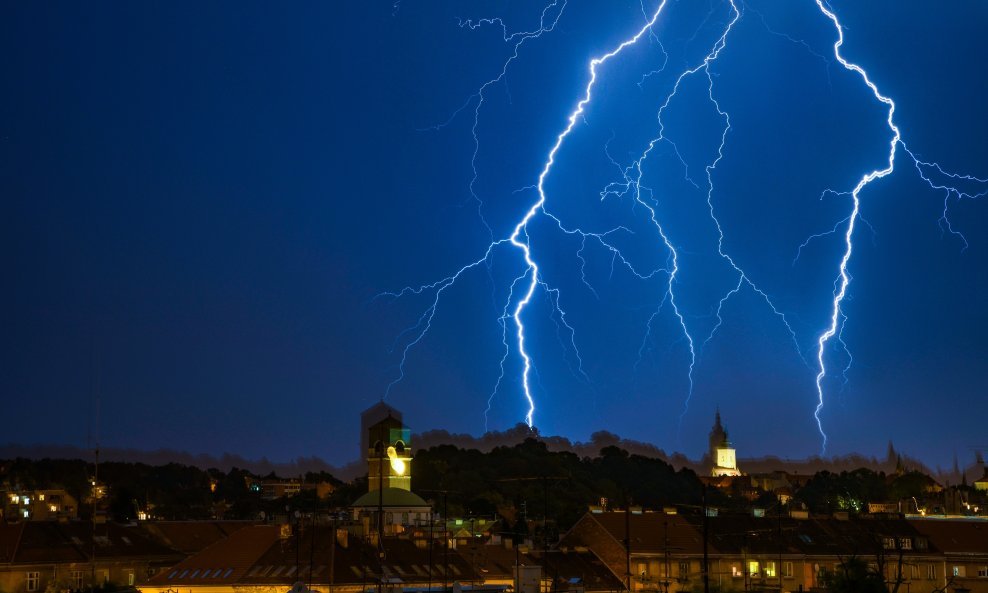 Grmljavina nad Zagrebom / Arhivska fotografija