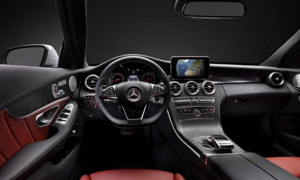 2015-Mercedes-C-Class-Sedan-2[2]