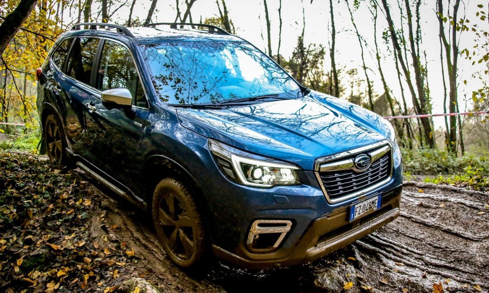 Subaru Forester e-Boxer u off-road vožnji